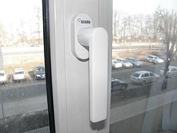 Оконная ручка REHAU Linea Design: дизайн и безопасность