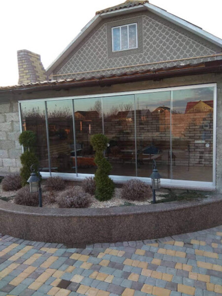 Безрамное остекление беседки