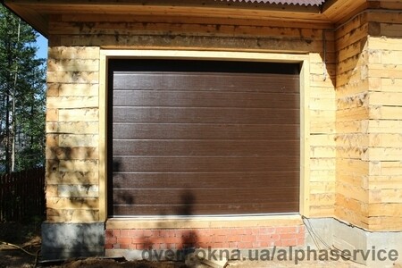 Гаражні ворота центральна смуга