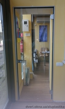 Стеклянная дверь в кабинет 800*2010
