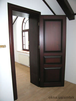 міжкімнатні двері з масиву цінних порід деревини