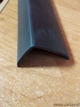 Резиновый уголок (40х30х2 мм)