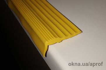 Гумова протиковзна накладка на сходи 50х20мм (Жовта)