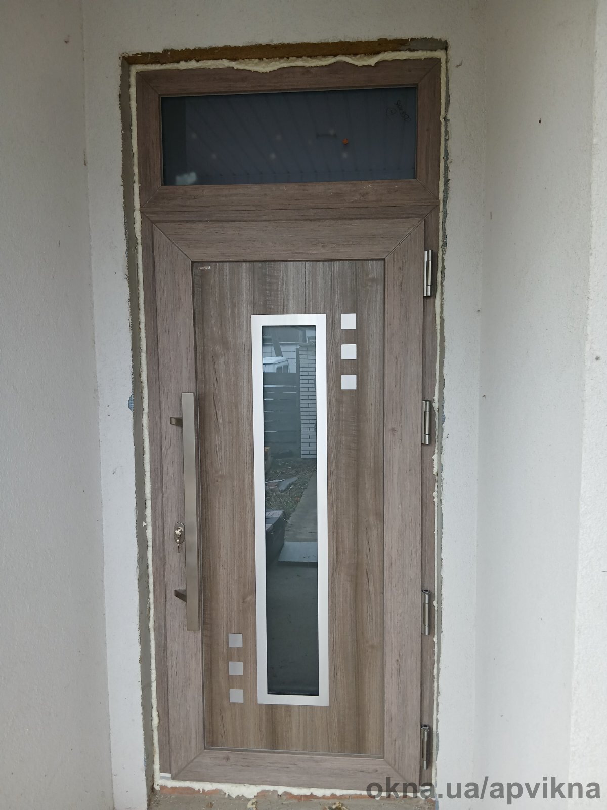 Вхідні двері з HPL панеллю, профіль WDS 76AD, колір модрина морена, модель V07