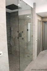 Стеклянные душевые кабины