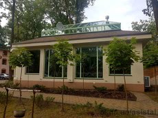 Фасадная система ASISTAL CW 50 и оконно-дверная система THS 78.