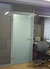 Остекление конструктивами из каленого стекла.