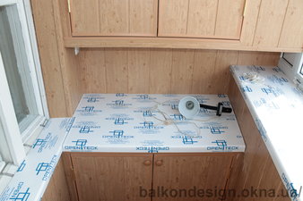 Отделка лоджии пластиковой вагонкой под дерево &mdash; OKNA - SHOP