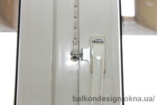 Фиксатор для пластикового окна