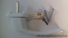 Ручка віконна з ключем і кнопкою (штифт 35 мм) оригінальна