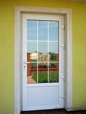 Входные двери из металлопластикового профиля