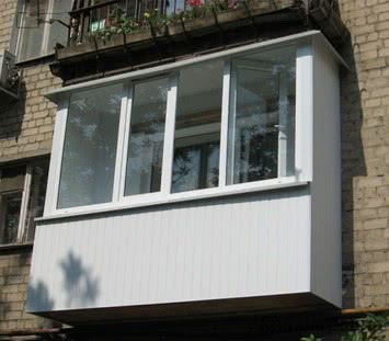 Остекление балкона в хрущёвке 3000*1500*1000 мм