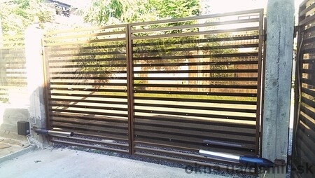 Распашные ворота с калиткой и  автоматикой