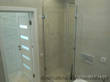 Виготовлення душової огорожі, кабіни для душа, скляні дверцята в душ за індивідуальним проектом