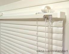 Жалюзі горизонтальні білі 25 мм навісні