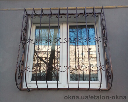 Кованая решётка на окне в г. Харьков