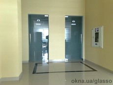 Распашные стеклянные двери