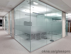 Цельностеклянные интерьерные перегородки