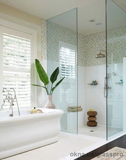 Стеклянные душевые кабины и перегородки