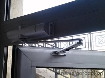 Дверные доводчики