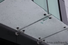 Стеклянный козырек на входную группу