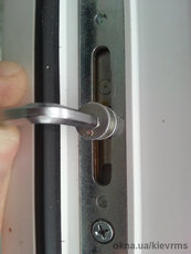 Регулировка, ремонт и замена фурнитуры.