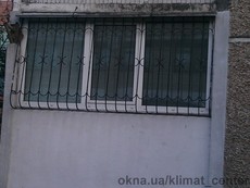 Дешевая балконная рама REHAU Euro-Design 60 с одной створкой по центру