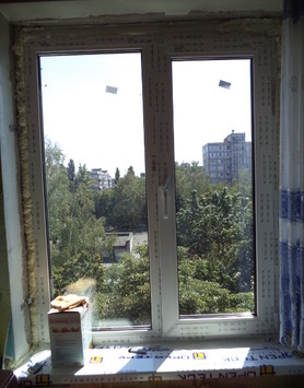 Двостулкові пластикове вікно в будинок - 1300х1350 мм. Rehau Euro 60