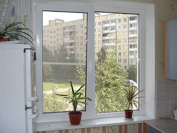Двустворчатое пластиковое окно в гостинную - 900х1200 мм. REHAU Euro 70