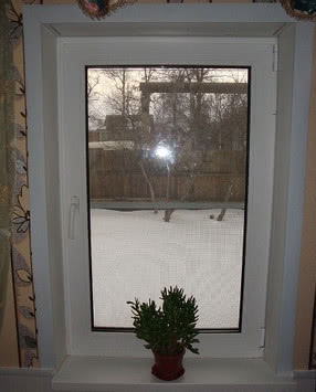 Металлопластиковое одностворчатое окно Рехау - немецкое качество - 87х87 см (ВхШ) в Жолкве