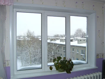 Вікно в кухню - одна частина відкривається, бічні глухі (Підгородне) REHAU Euro 70
