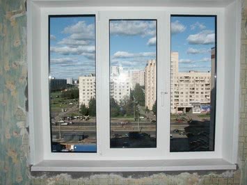 Пластиковое окно в офис, трехстворчатое в Черновцах REHAU Euro 60