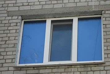 ПВХ окно в дом, трехстворчатое - 1500х1500 мм. в Ахтырке