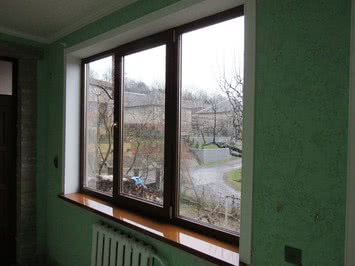 Металопластикове вікно у вітальню з трьох стулок в Гуляйполе REHAU Euro 70
