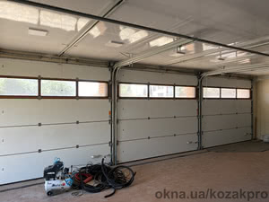 Автоматичні гаражні секційні ворота &mdash; КОЗАК ПРО