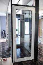 Алюминиевые двери со скрытыми петлями Dr.Hann