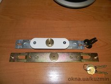Продажа замка на ролету, ролетные замки, замок ролетный крестовой ключ, замок на ролету Киев, замки на рольставни, замок на защитную ролету, замки ригельные с ключами, замки для ролет недорого по Украине.