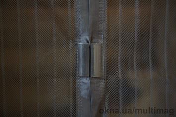 Штора на магнитах на бронированные двери