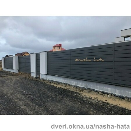 Ворота откатные (раздвижные) в Луцке. Металлический забор для дома в стиле хай-тек