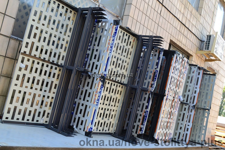 Baskets for air conditioners