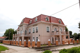 Готель-ресторан "Буржуа" &mdash; Novi Vіkna