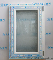 Окно с декоративным матовым стеклом 900х570