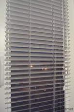 Жалюзи горизонтальные белые и цветные
