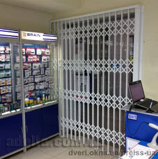 Раздвижные решетки Trellidor для магазина