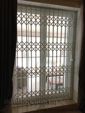 Раздвижные решетки Trellidor на двери