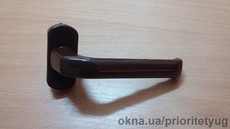 Ручка оконная коричневая