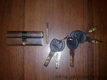 Циліндр замка COMETA