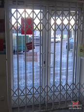 Решетки раздвижные Prof на двери