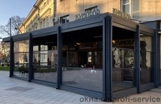 Автоматическая вертикально-подъемная система гильотинного типа.