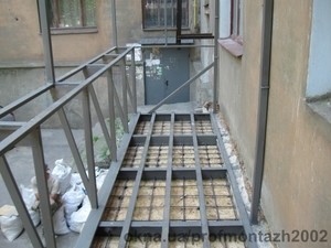 Армирование пола на балконе. —  Армирование пола на балконе. —